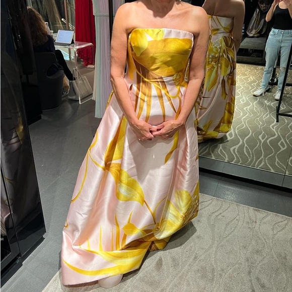 Dennis Basso Handmade in New York City Gown. New. - Picture 4 of 16